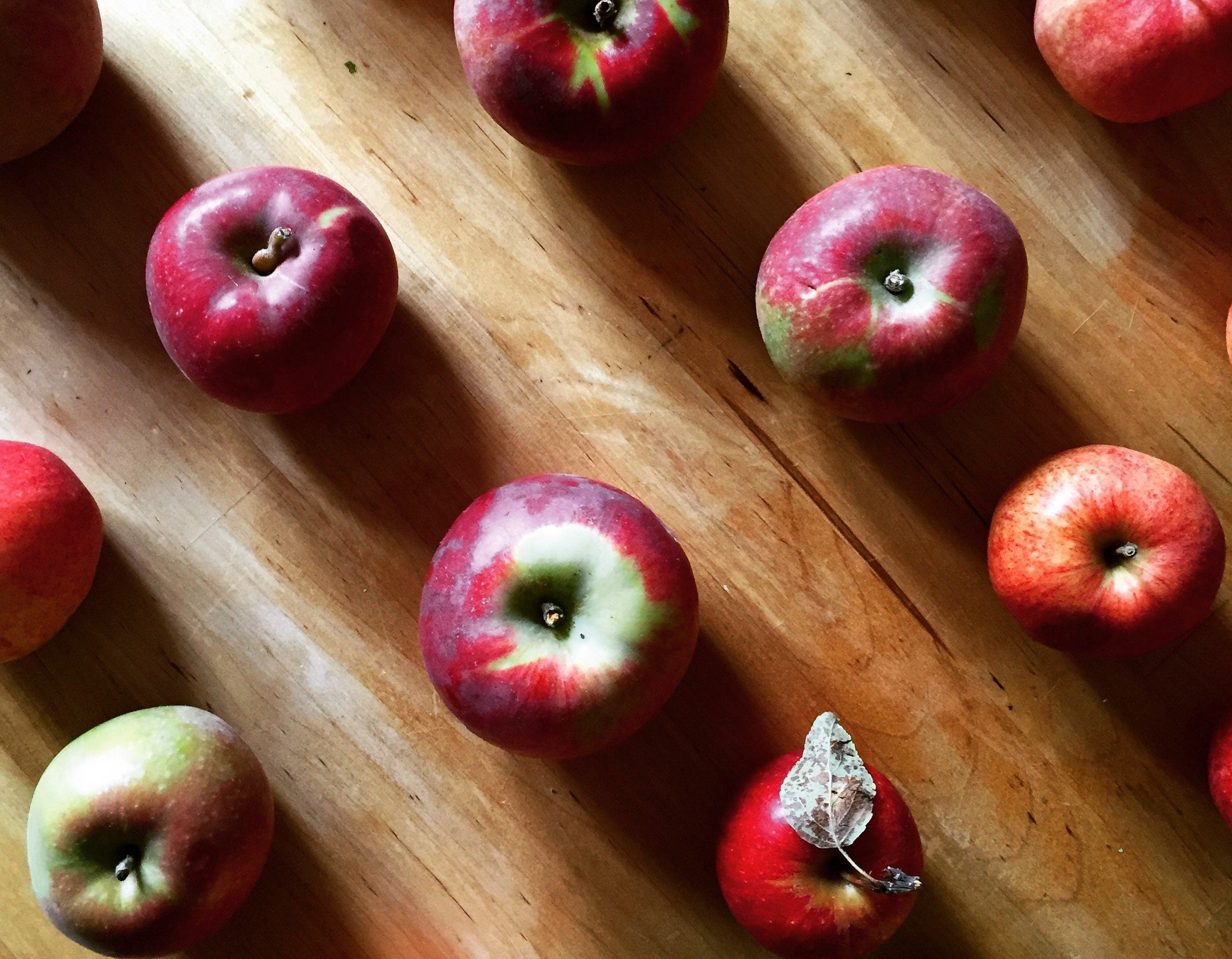apples lined up in rows on a table
